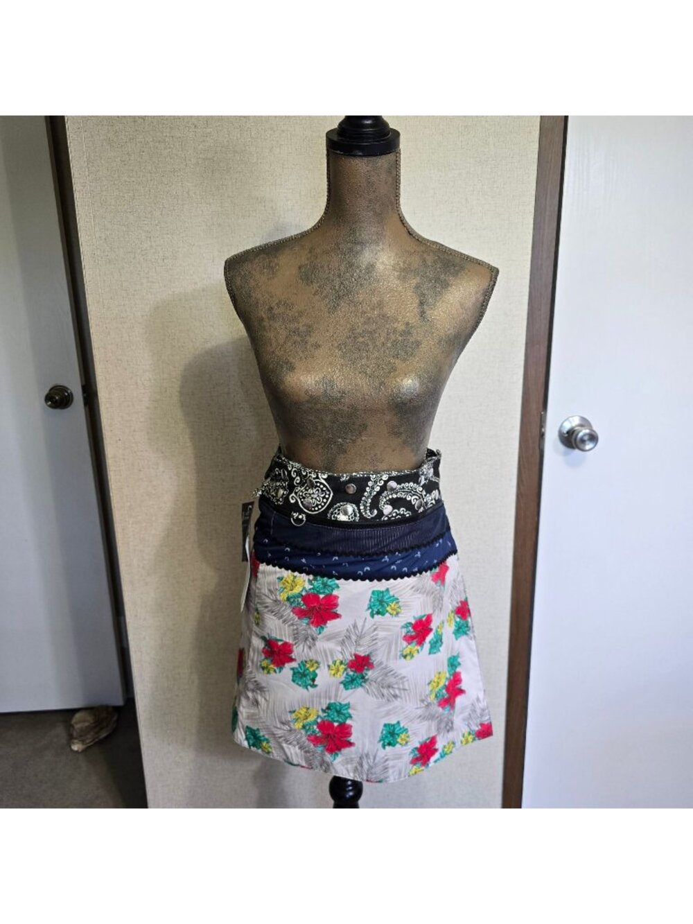 NEW Zand Amsterdam Size 10 Reversible Bandana Patchwork Skirt Snap Zipper Wrap